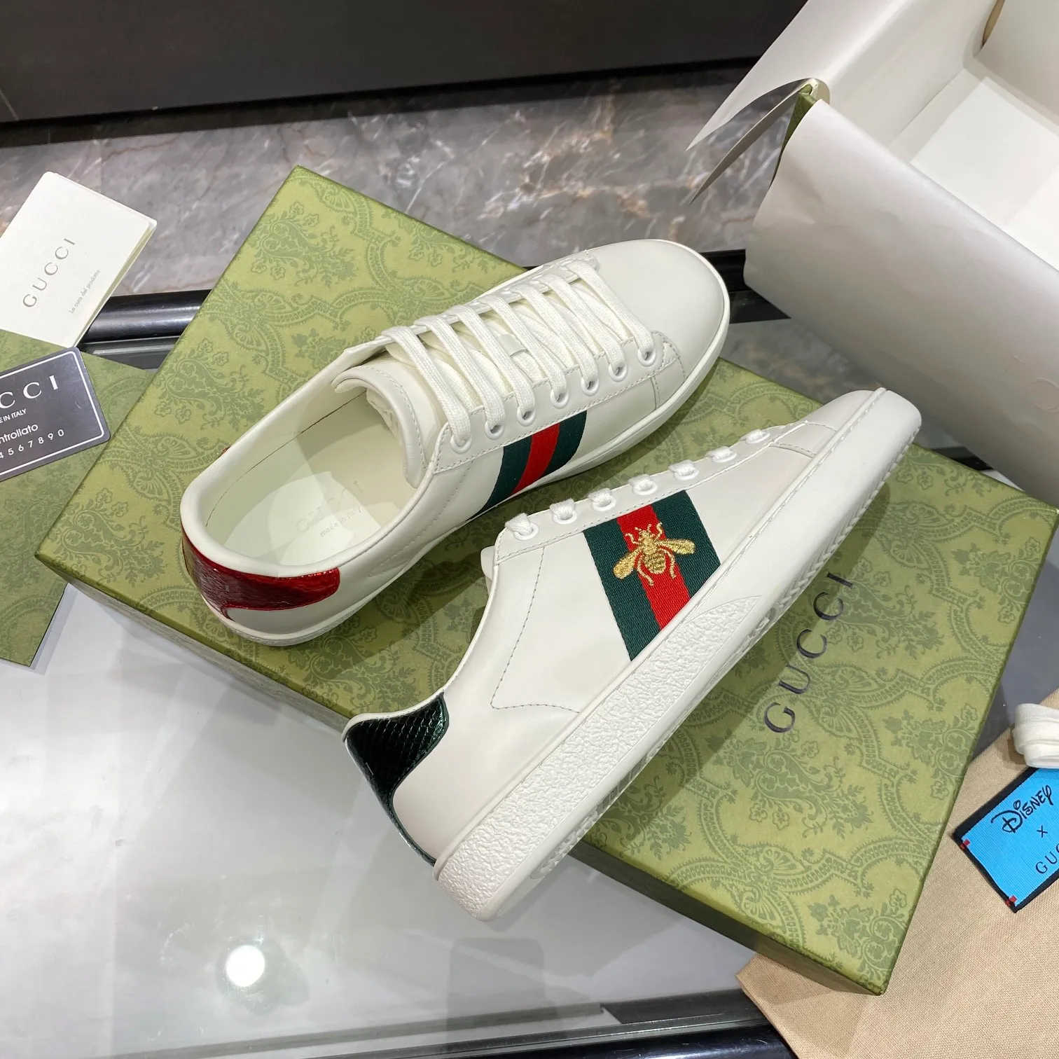 👟👟Ex-factory price 520👟👟 Women's shoes factory Gucci top chip version GG couple's white shoes, which have been popular in recent years; new colors are constantly updated; celebrities, Internet celebrities, live broadcasts, etc. must plant grass to call ❤ Classic fashion style, 5D drawing printing; electric embroidery surface, etc... ✔️Fabric material: original customized cowhide face color ✔️Inner material: first layer cowhide ✔️Sole material: original outsole... shiny colorful drawing/electric embroidery surface embellished on the side of the shoe body, package production process‼ ✔️Size: Women’s/35/40/Men’s/38/45